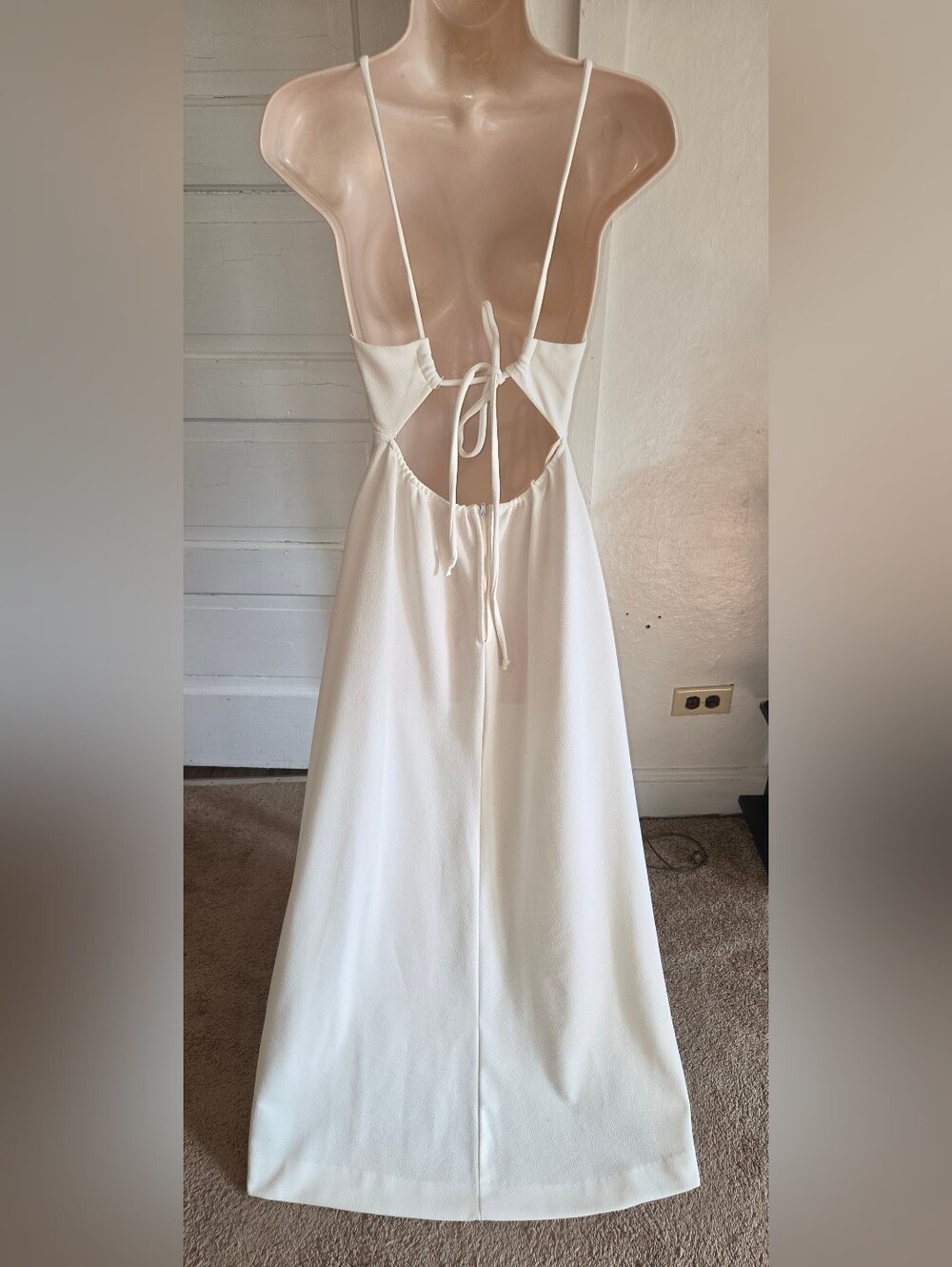 Vintage 1970s/80s White Halter Maxi Dress | Open Back | ILGWU Union Made - Picture 3 of 11